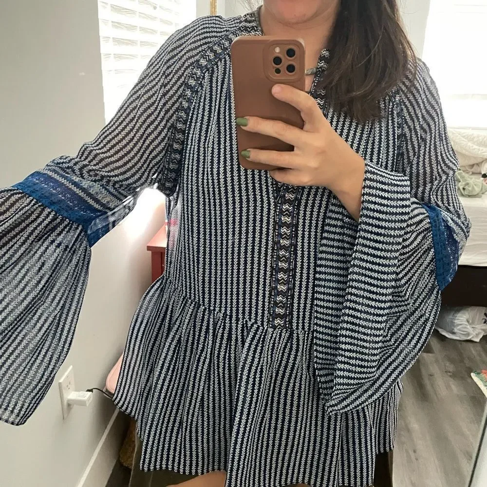 BCBGMaxazria Women's Silk Blouse Size S This item is in excellent condition